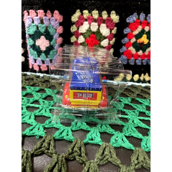 Set of 2 Vintage PEZ Candy Ford 1940 Pick up Truck Diecast 1:2 - Picture 4 of 6